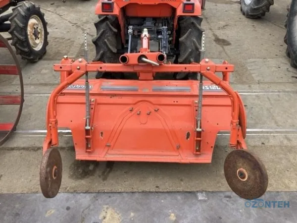 Tractor japonez Kubota B-40, serie 76688