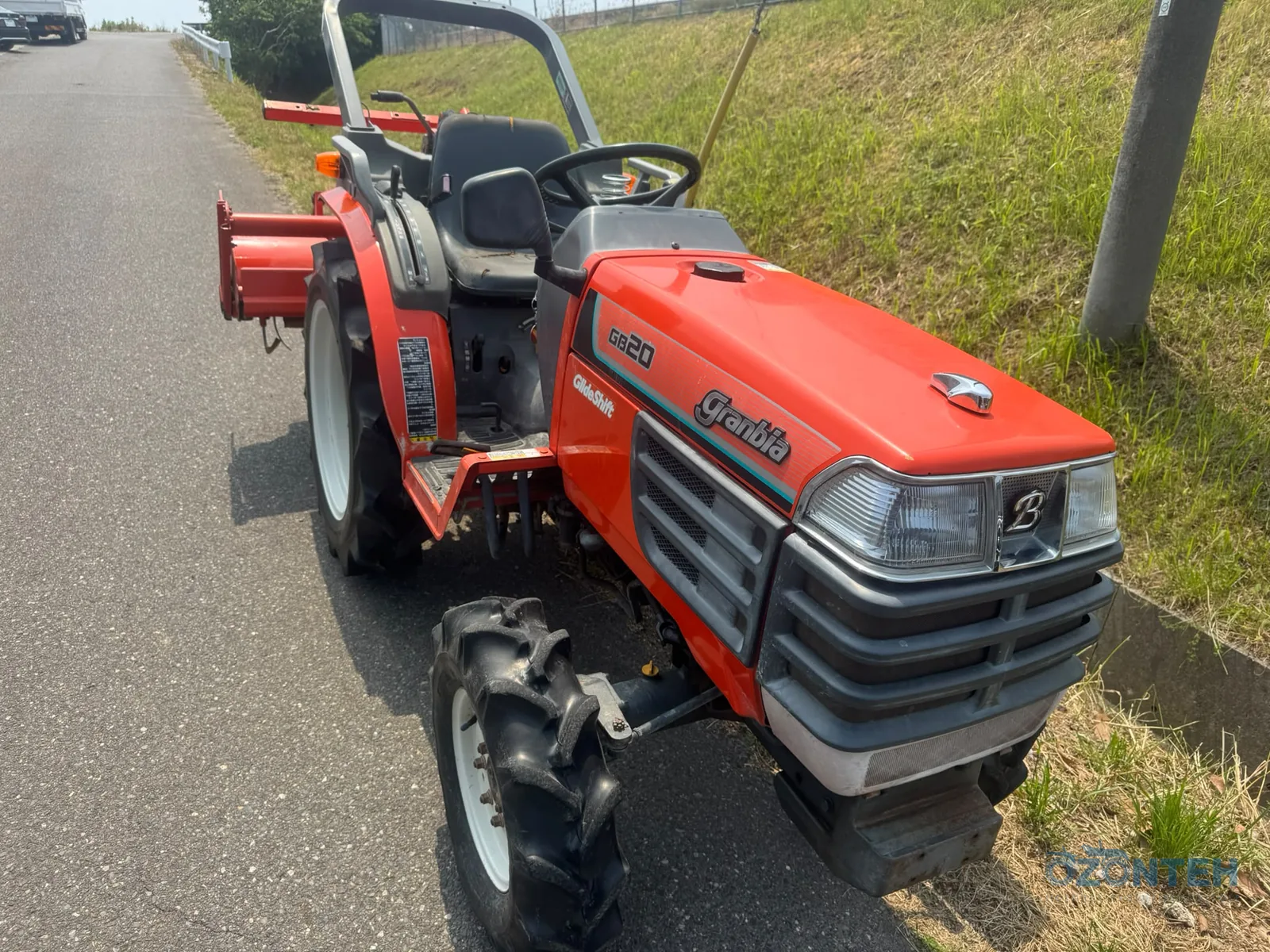 Tractor japonez Kubota GB20, serie 50389